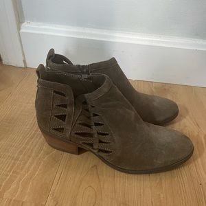 adorable brown booties size 6
